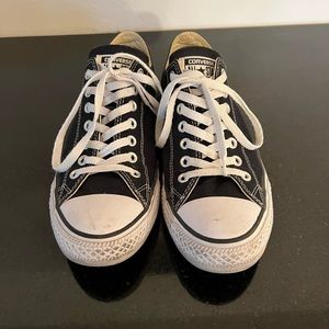 Womens converse Size 11/Mens 9
